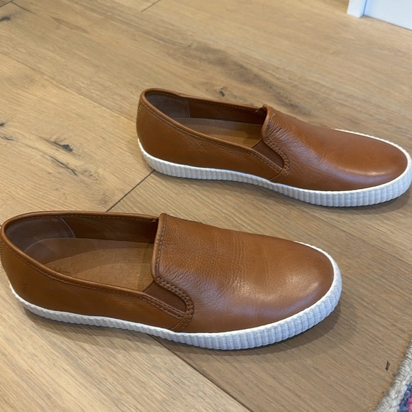 Frye women’s slip on leather loafers - Picture 2 of 4